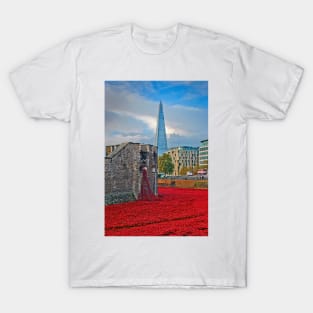 Tower of London Red Poppies England T-Shirt